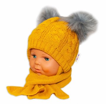 BABY NELLYS Zimní pletená čepička s šálou Mimi Bear - hořčicová s bambulkami | Velikost koj. oblečen