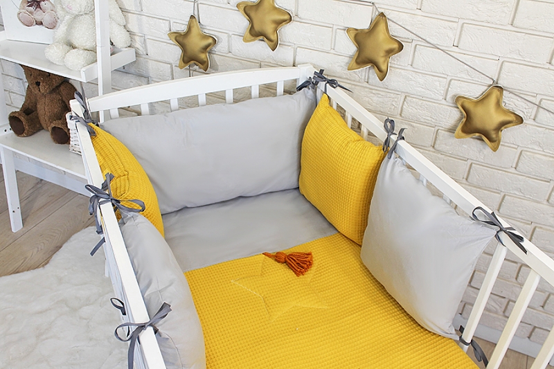 Baby Nellys Sada polštářkový mantinel Vafel s povlečení - hořčicová, šedá | Velikost povlečení: 120x Baby Nellys Sada polštářkový mantinel Vafel s povlečení - hořčicová, šedá | Velikost povlečení: 120x